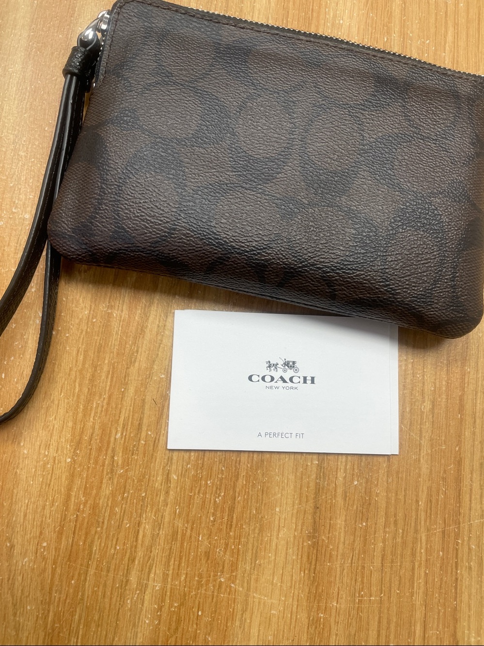 Coach corner zip 22713 wristlet